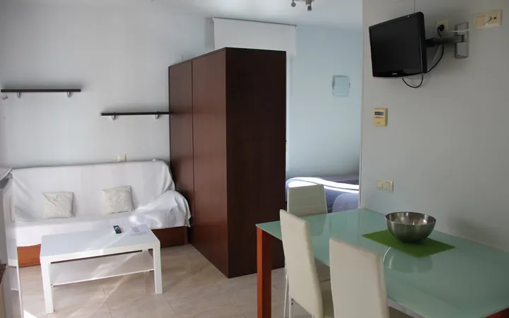 Estudio de 1 dormitorio — Apartamentos ELMA1 en Castelldefels — piscina y jardín