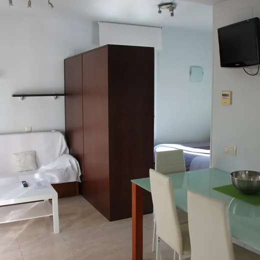 Estudio de 1 dormitorio — Apartamentos ELMA1 en Castelldefels — piscina y jardín