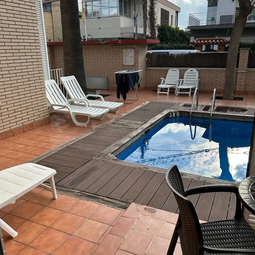 Azotea de Apartamentos ELMA1 — zona chill-out y barbacoas