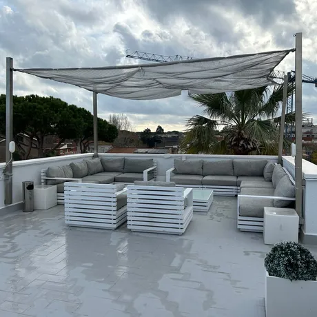 Apartamentos ELMA1 en Castelldefels — piscina y jardín