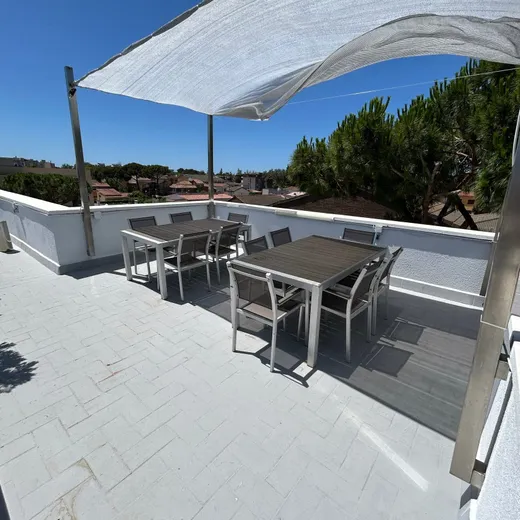 Azotea de Apartamentos ELMA1 — zona chill-out y barbacoas